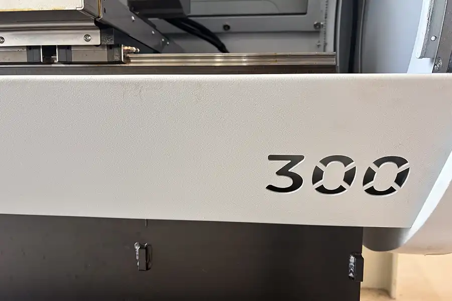 Detail łoża tokarki CNC STYLE 300 o sztywnej konstrukcji maszyny