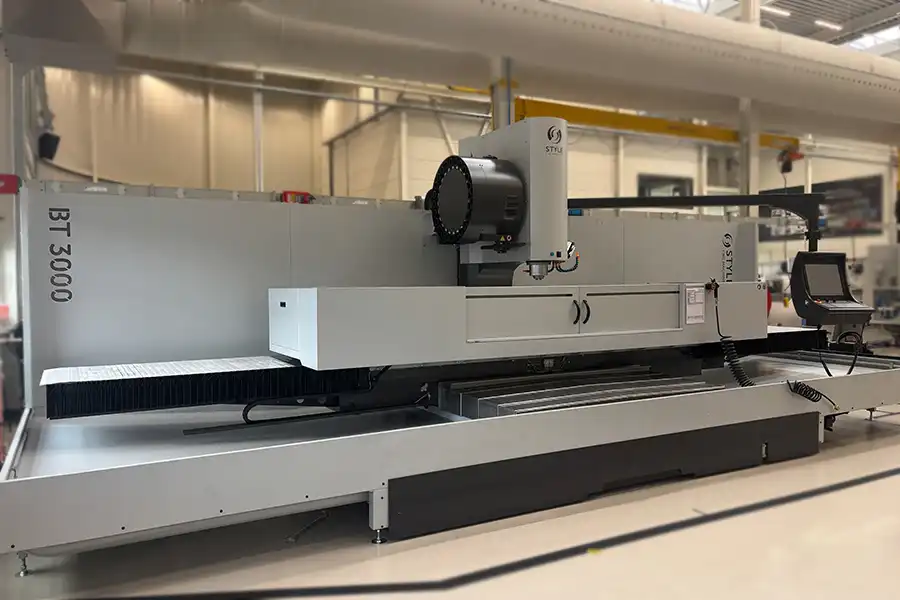 Wielkogabarytowe centrum frezarskie CNC BT 3000 z długim stołem roboczym do ciężkiej i precyzyjnej obróbki Wielkogabarytowe centrum frezarskie CNC BT 3000 z długim stołem roboczym do ciężkiej i precyzyjnej obróbki