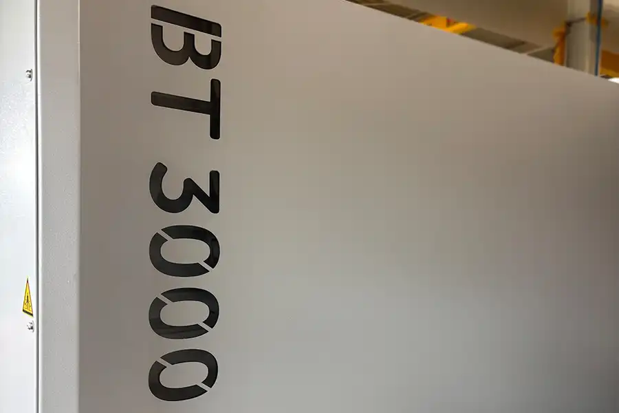 Wielkogabarytowe centrum frezarskie CNC BT 3000 z długim stołem roboczym do ciężkiej i precyzyjnej obróbki Wielkogabarytowe centrum frezarskie CNC BT 3000 z długim stołem roboczym do ciężkiej i precyzyjnej obróbki