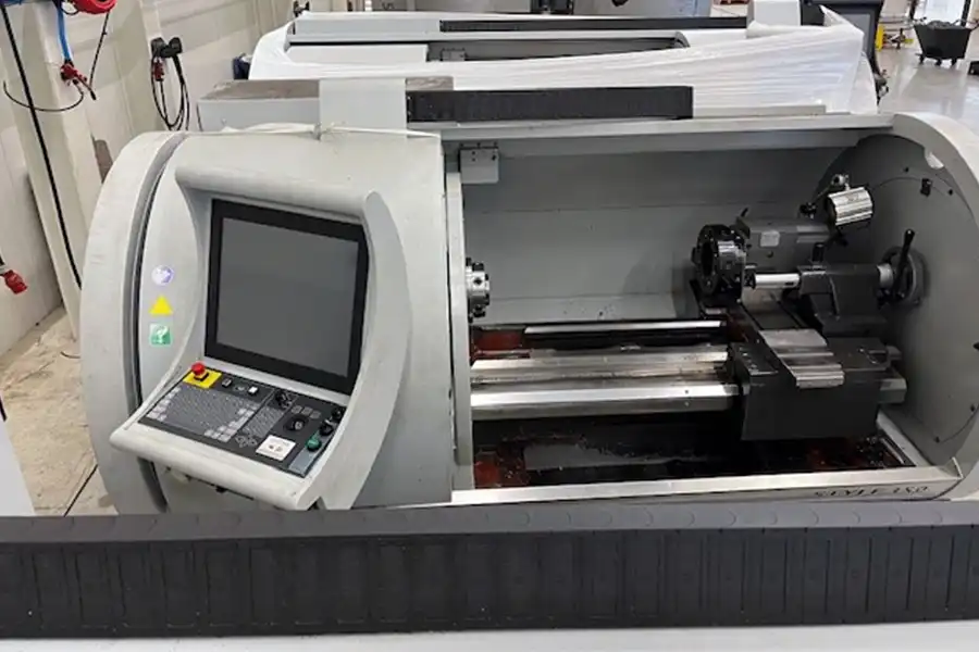 Tokarka CNC STYLE 350 z układem sterowania STYLE i łatwo dostępną przestrzenią roboczą Tokarka CNC STYLE 350 z układem sterowania STYLE i łatwo dostępną przestrzenią roboczą